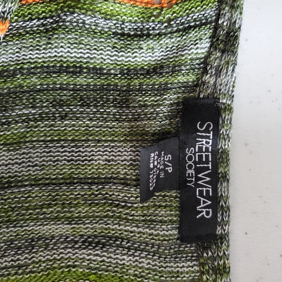 Cute Green Striped Crop Top - Picture 2 of 2